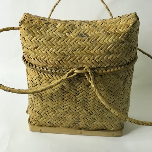 Wicker Rattan Backpack - Picture 2 of 7